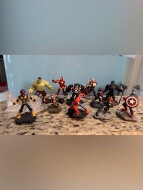 Disney Infinity 2.0 Marvel Lot of 11 Pieces Spider-Man Thor Iron Man Rare